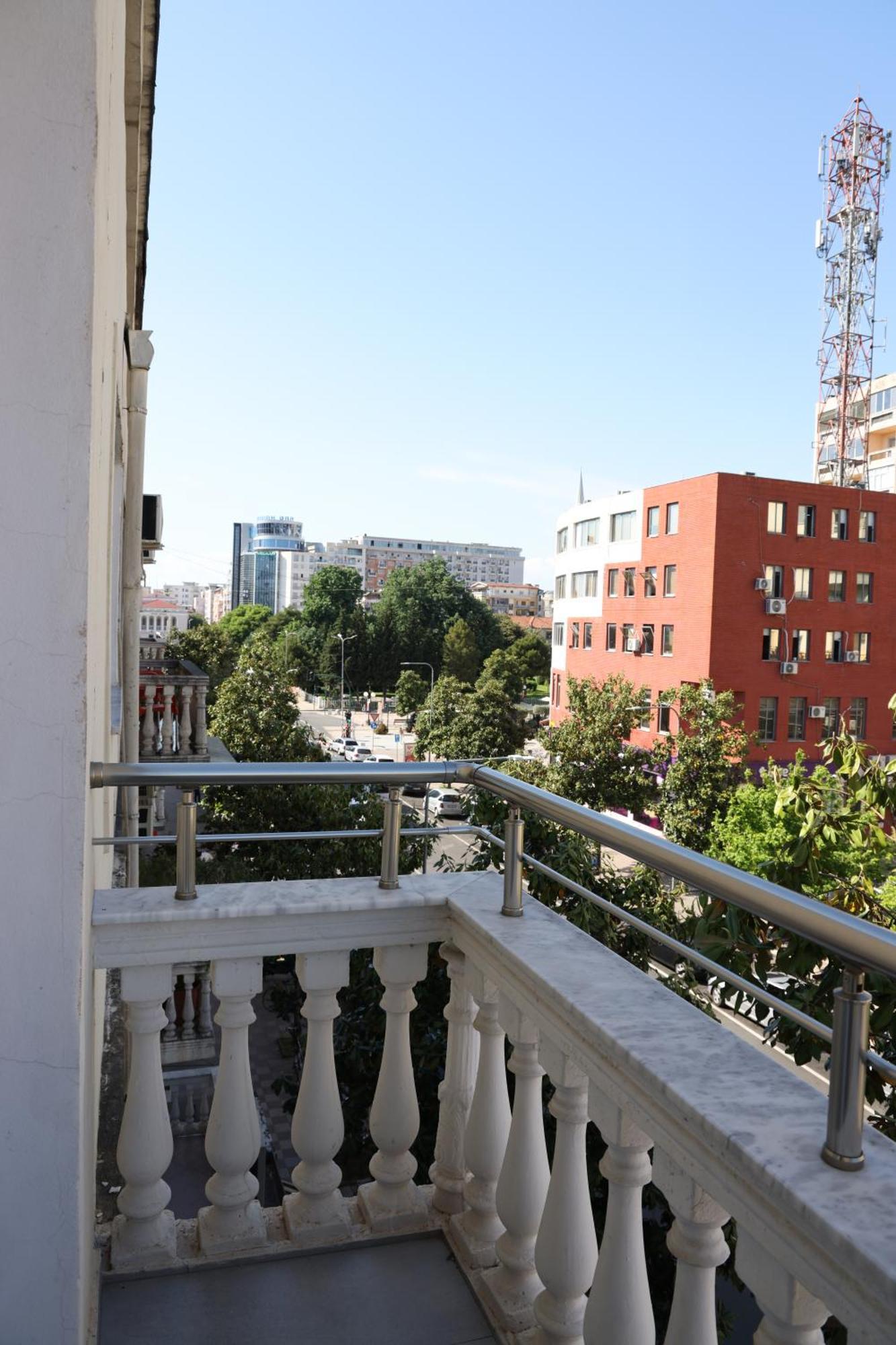 Sol Hotel Шкодер Екстер'єр фото